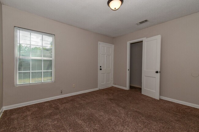 Building Photo - 1103 Pecan Ave