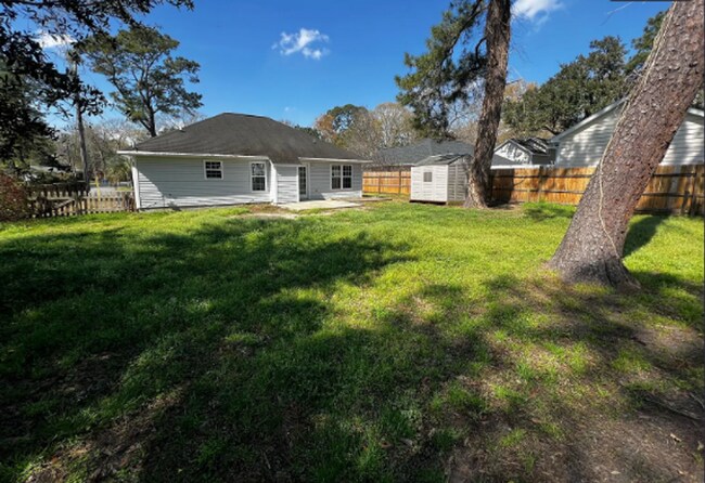 Building Photo - 3Bed/2Bath 1300 sq ft home!