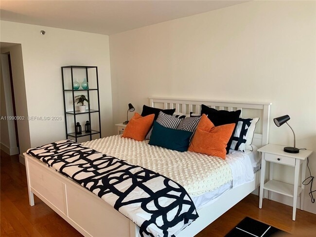 Building Photo - 1717 N Bayshore Dr