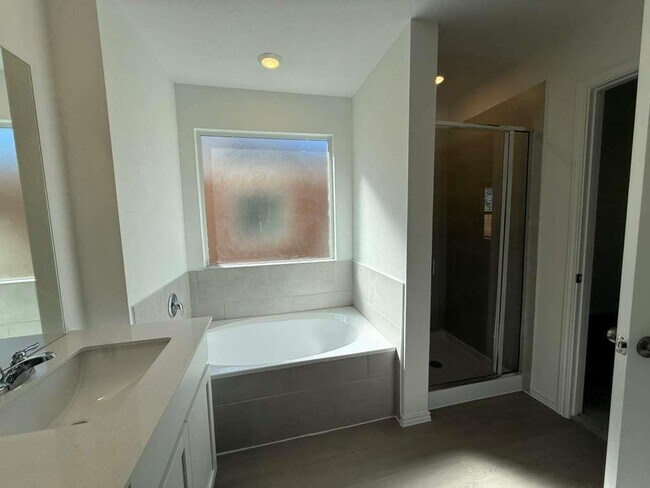 Building Photo - 545 Sormonne Lp