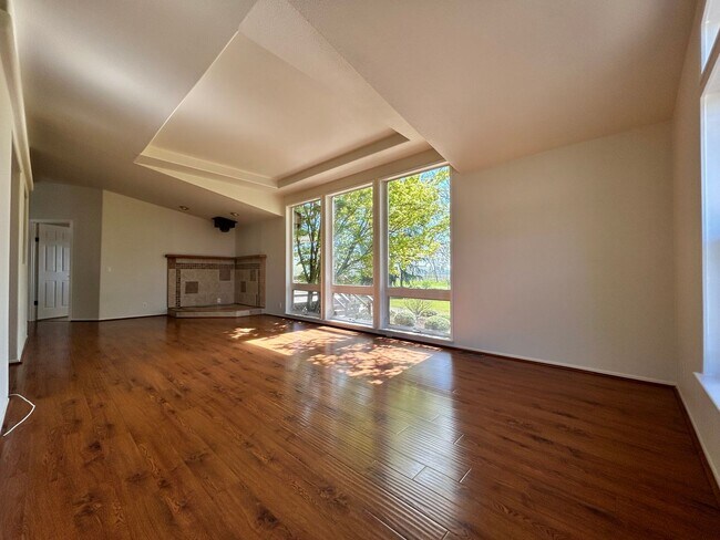 Building Photo - Large Single Family Home in Country with Office