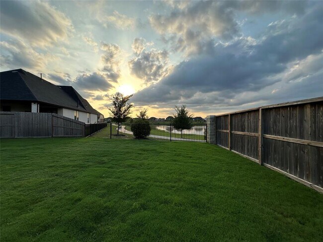Building Photo - 4802 Avon Ridge Way