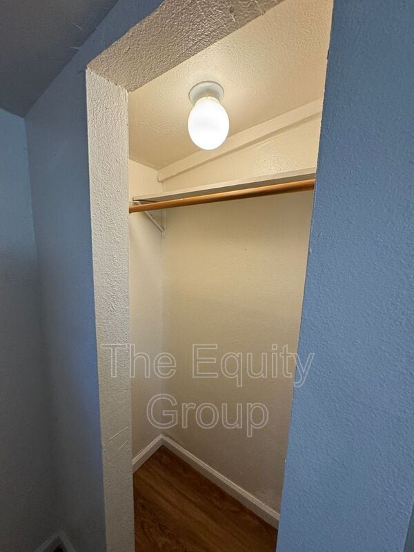 Building Photo - 449 1/2 W Maple Avenue