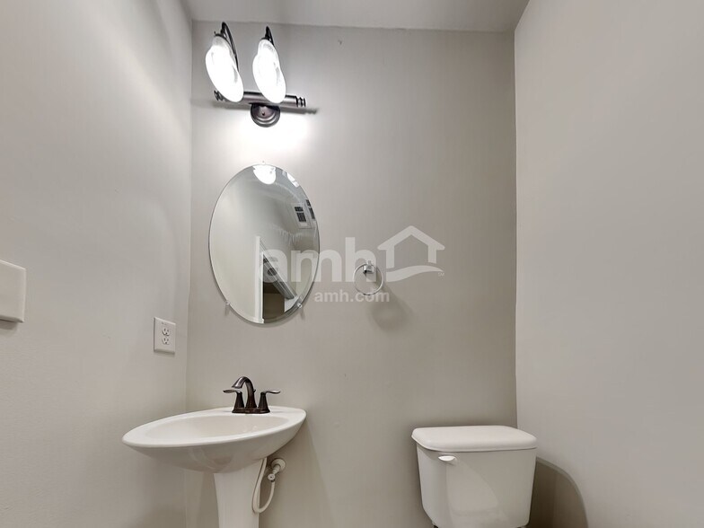 Building Photo - 255 Hinton Chase Pky