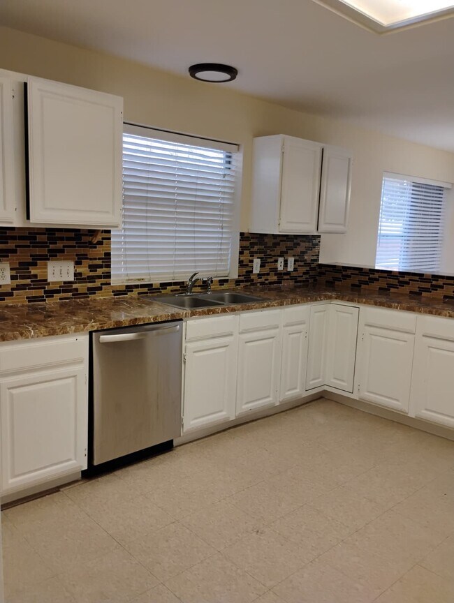 Building Photo - 231 Cedar Elm Ln