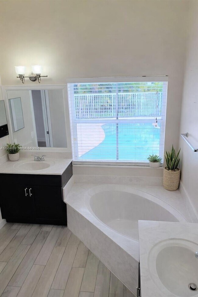 Building Photo - 777 Tanglewood Cir