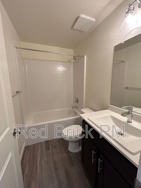 Building Photo - 38 River Oak Ct