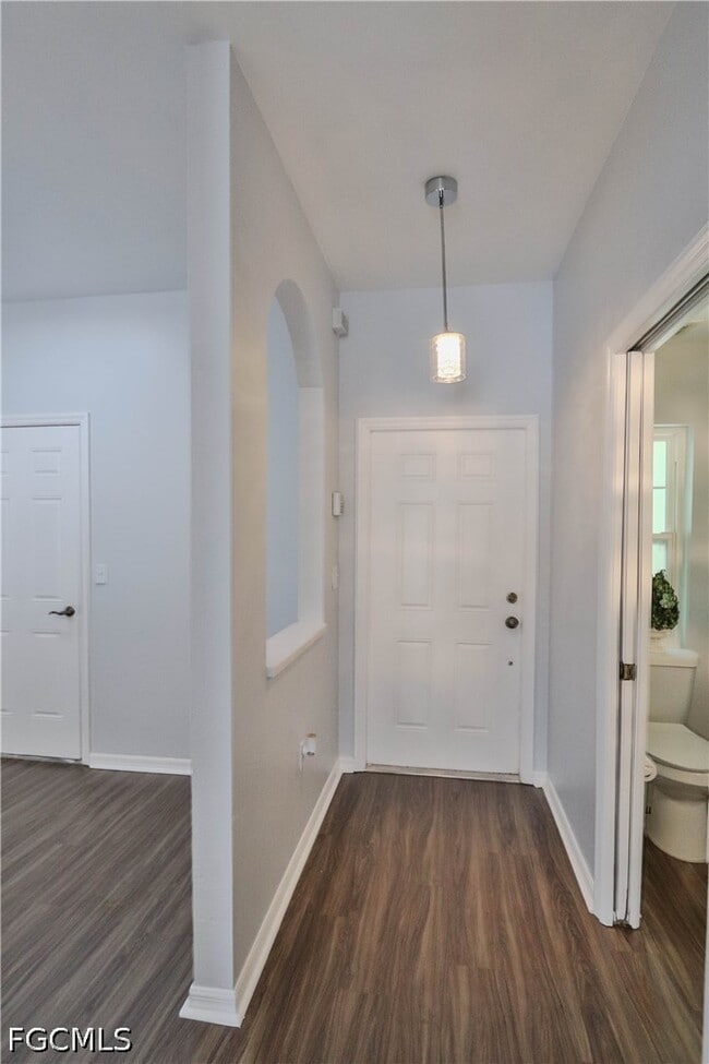 Building Photo - 3630 Pine Oak Cir