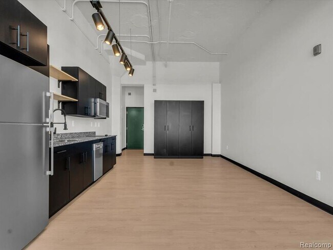 Building Photo - 411 Piquette Ave