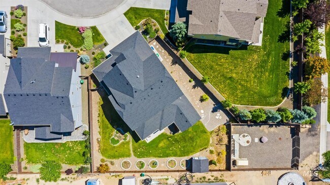Building Photo - Stunning Modern Home Near NE Foothills | Mountain Views | Designer Finishes