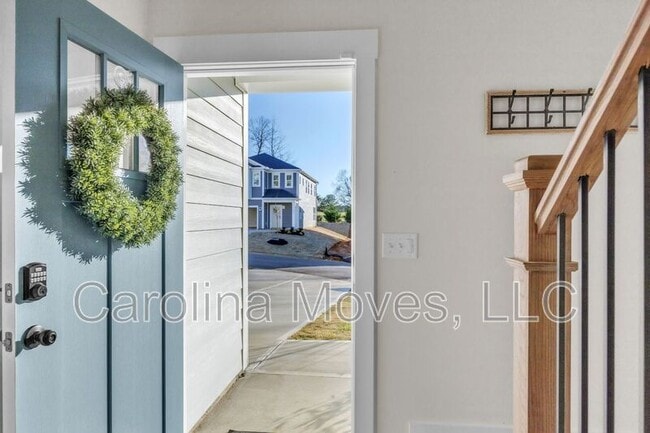 Building Photo - 860 Pleasant Fls Dr