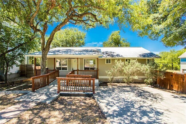 Building Photo - 1326 Delano St