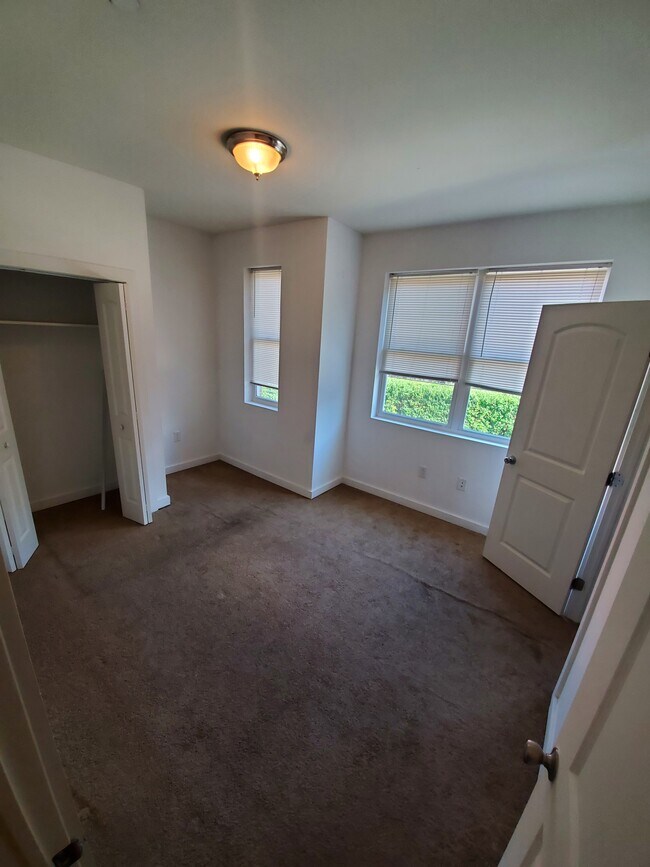 Building Photo - 1544 N Willington St