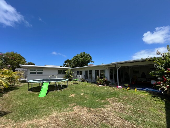 Building Photo - Beautifully Renovated Kailua Home | Walk t...