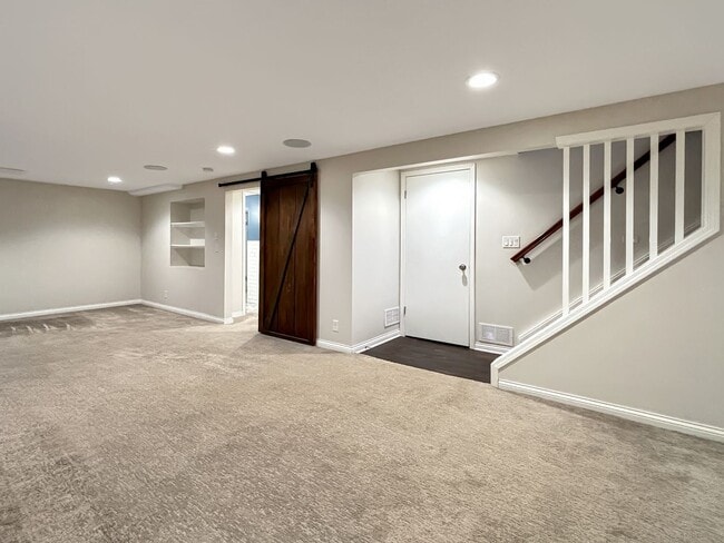 Building Photo - 303 Monroe Ave S