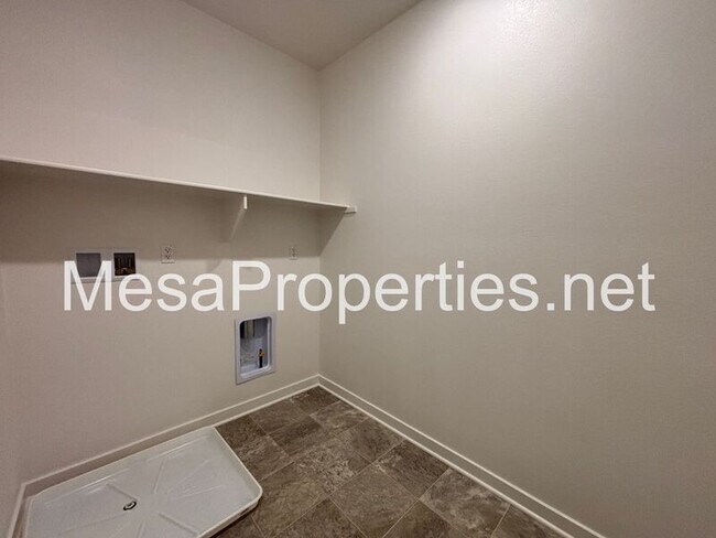 Building Photo - 7031 Aloe Ln