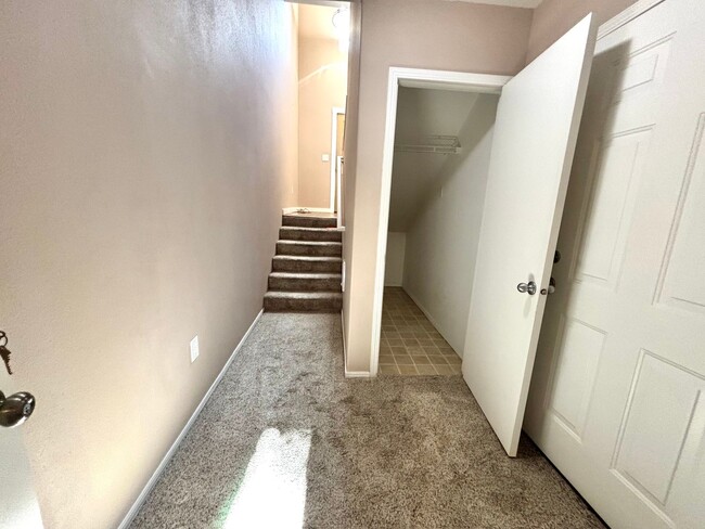 Building Photo - Update 3 Bedroom Home in Beaverton!