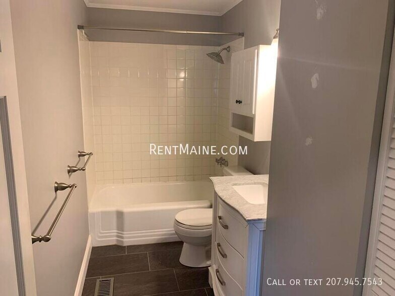 Building Photo - 173 Parkway N