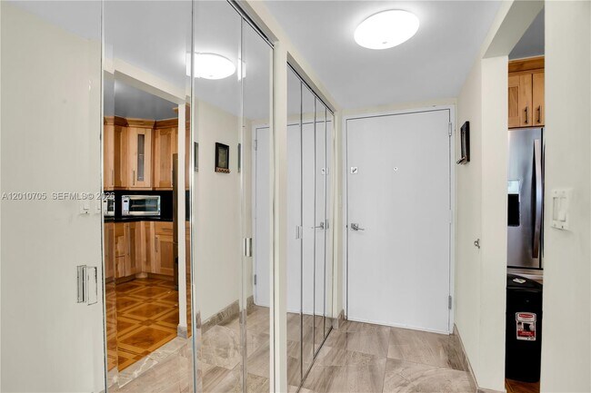 Building Photo - 3701 N Country Club Dr