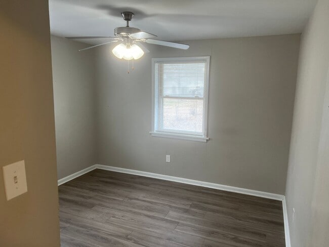 Building Photo - 3 Bed 2 Bath Home