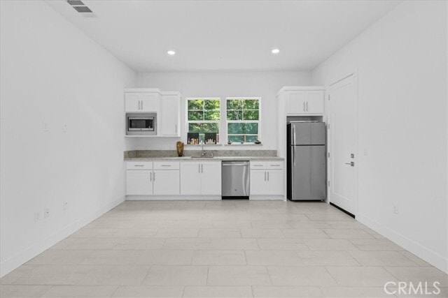 Building Photo - 211 Creekside Ct