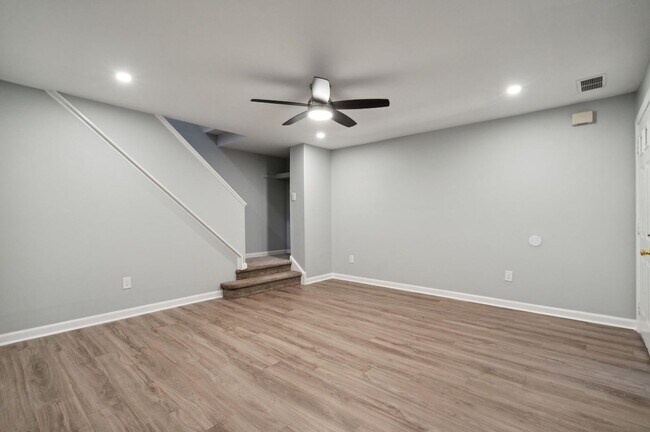 Building Photo - 3333 Comly Rd