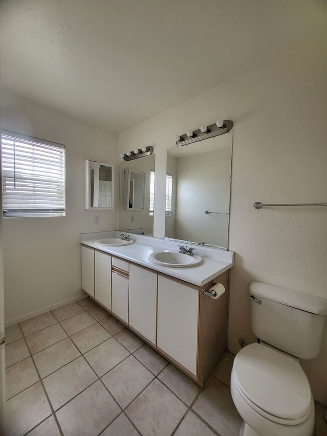 Building Photo - ZILONIS TOWNHOME II - Bourbon Street