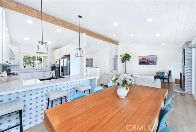 Building Photo - 303 Esperanza