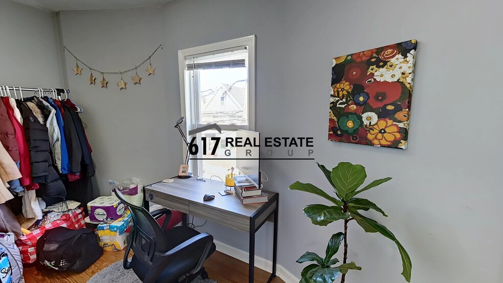 Building Photo - 50 Derby St