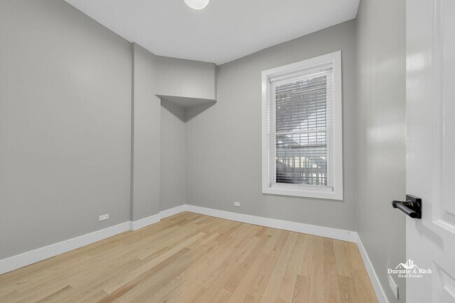 Building Photo - Gorgeous Lawndale 2 Bedroom Has it All