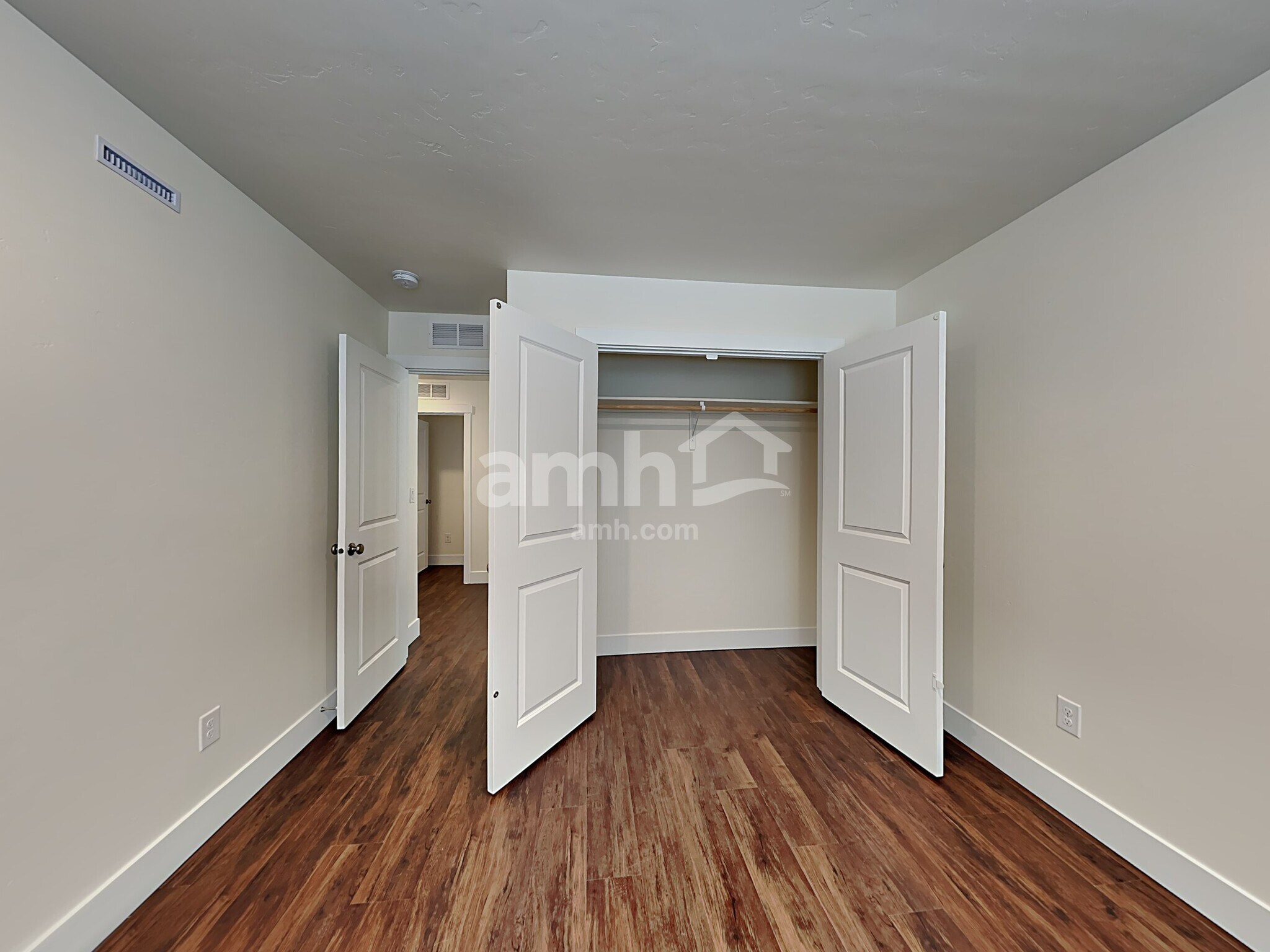 Building Photo - 1037 Woodsome Ave