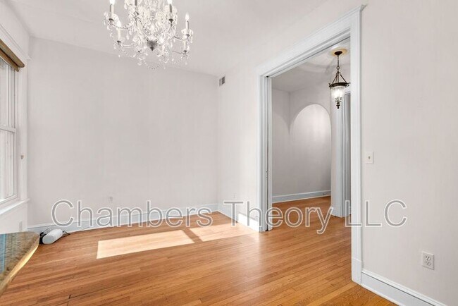 Building Photo - 1745 1st St NW