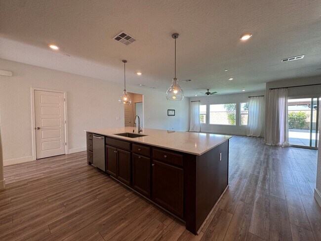 Building Photo - 601 Wishon Ave W