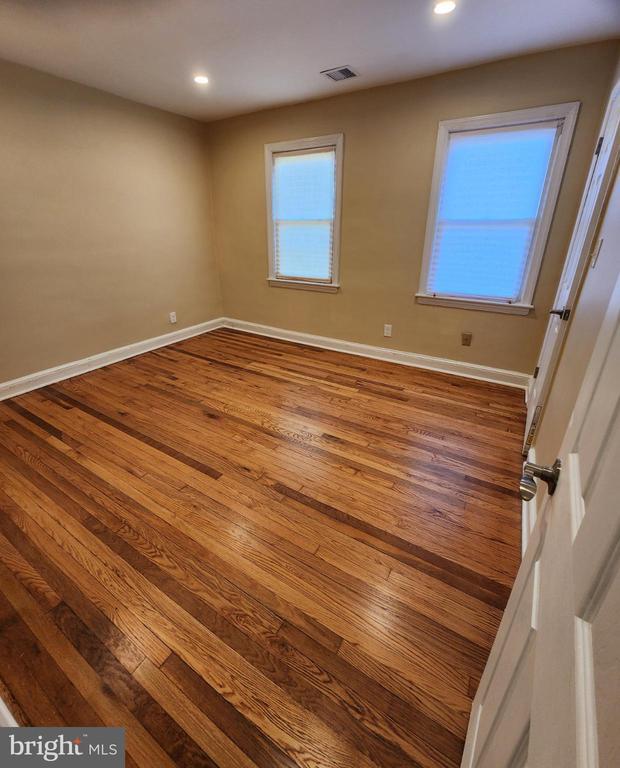 Building Photo - 2330 14th Pl SE