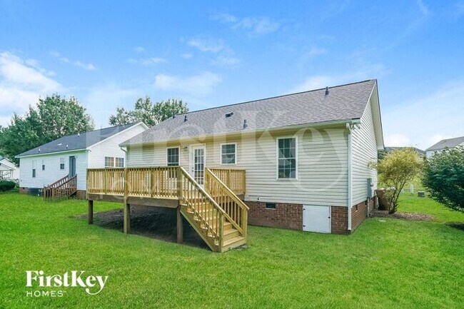 Building Photo - 1109 Grovewood Dr