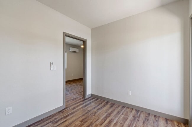 Building Photo - 1720 E Edison St
