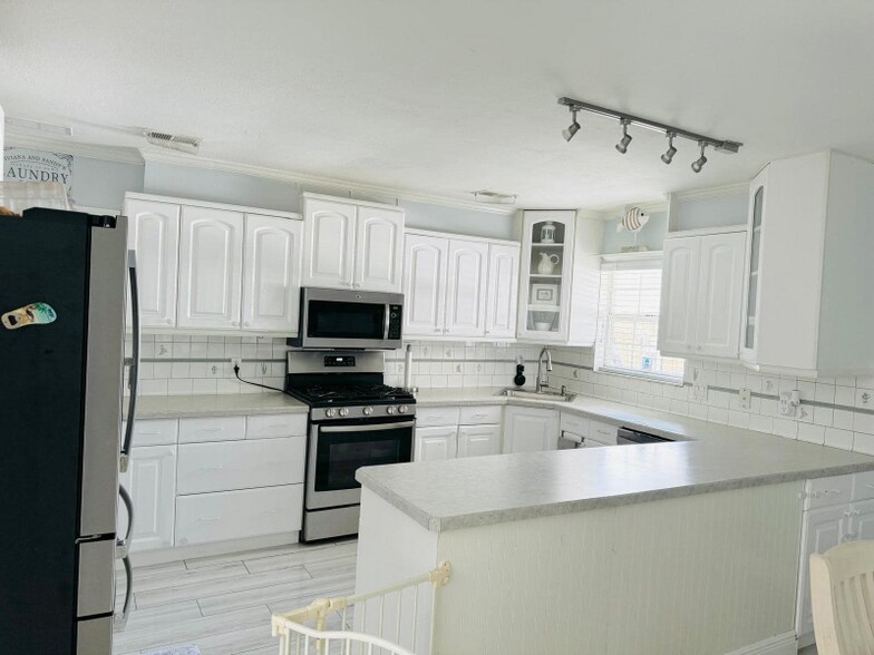 Building Photo - 768 John Carroll Ln