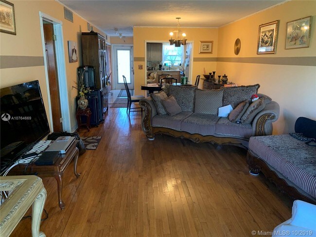 Building Photo - 607 S State Rd 7