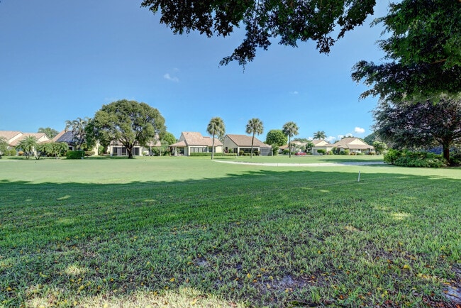Building Photo - 5673 Fairway Park Dr