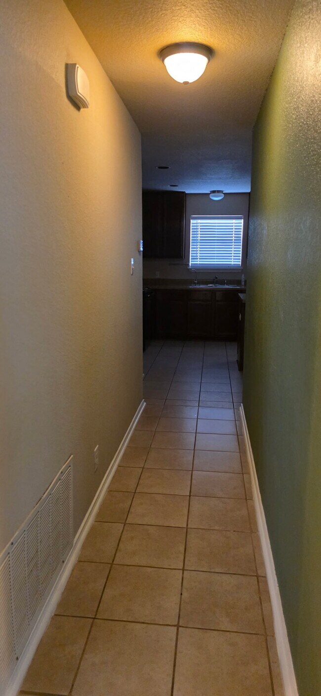 Building Photo - 419 Dolly Dr