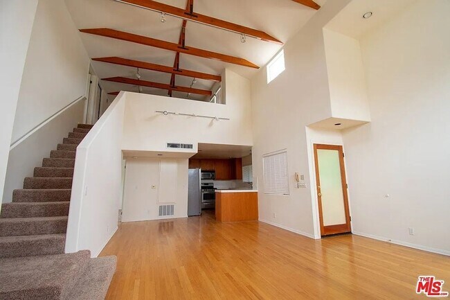 Building Photo - 710 Ocean Park Blvd