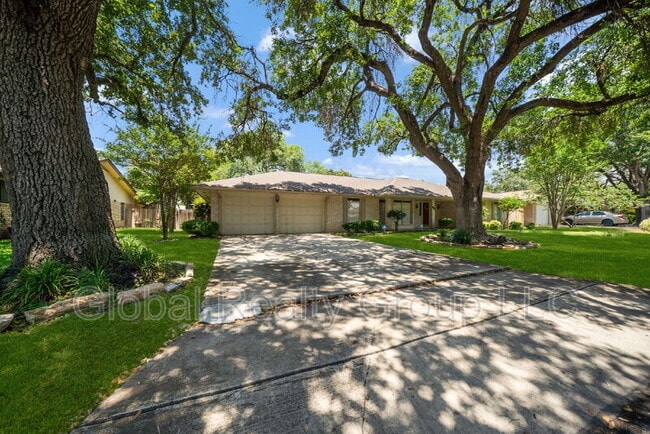 Building Photo - 425 Crestwood Dr