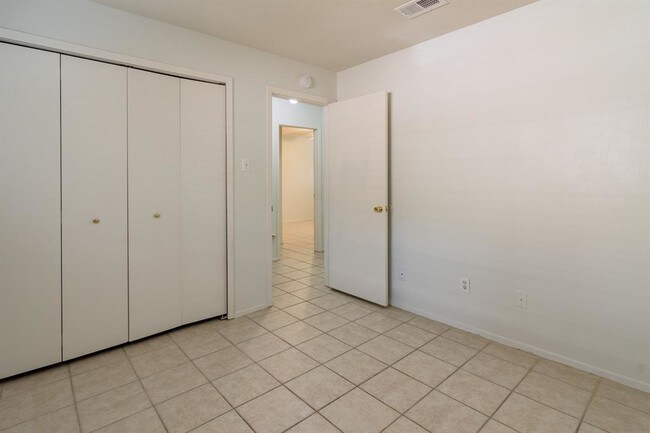 Building Photo - 80 S Wavy Oak Cir