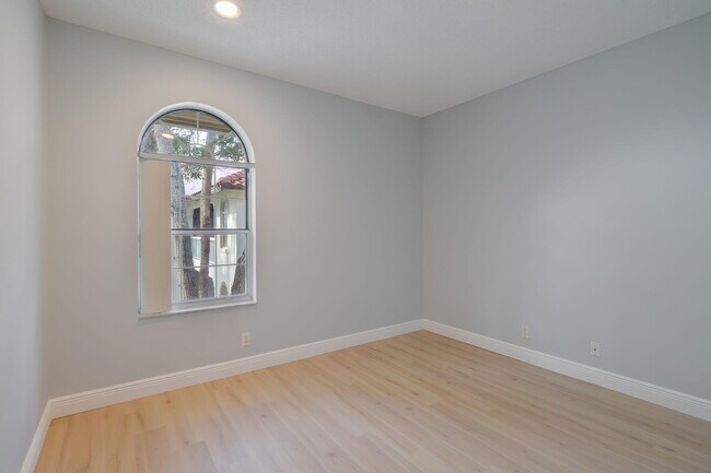 Building Photo - 231 Cypress Point Dr