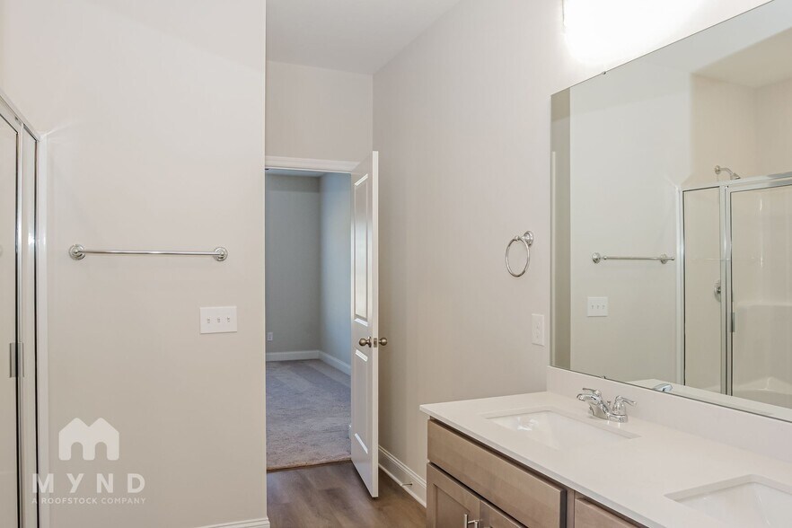 Building Photo - 221 Pine Is Ave