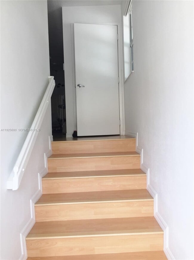 Building Photo - 8940 NE 8th Ave