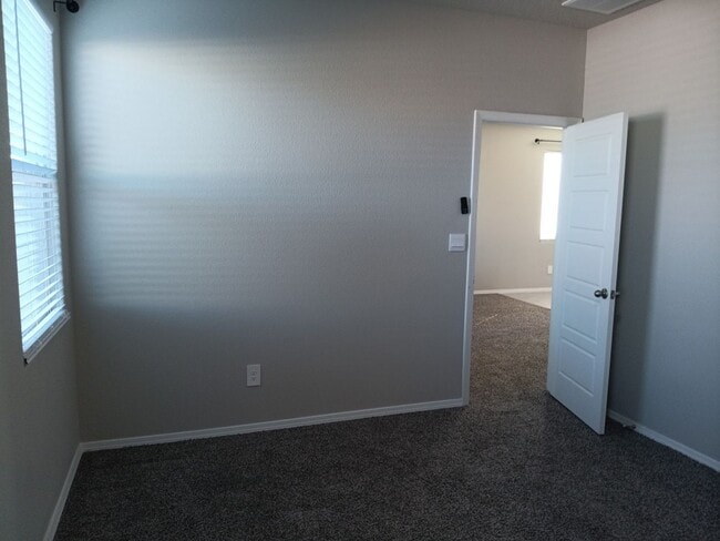 Building Photo - 3 Bedroom, 2 Bathroom Home! Schedule a Showing Today!