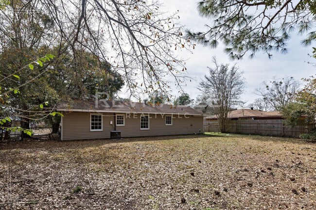 Building Photo - Beautiful 3 Bedroom/1 Bathroom Home in Mobile!