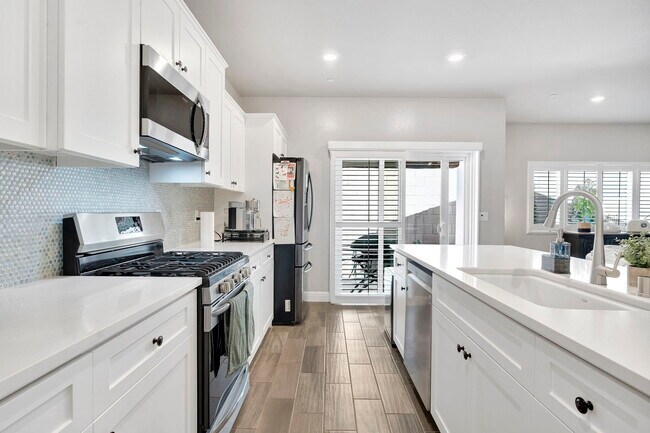 Building Photo - 4133 Sierra Madre Ave