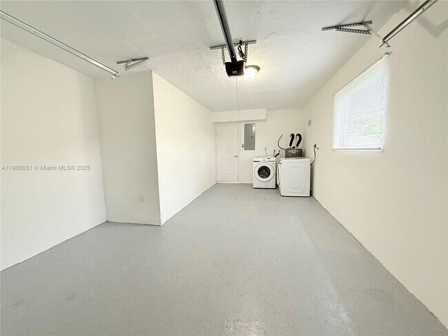 Building Photo - $4,500MONTHLY;6708 CAMELIA DR MIRAMAR, FL 33023